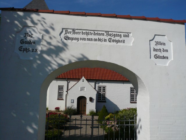 Schriftzug nach der Restaurierung Schriftzug nach der Restaurierung